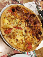 Pizza Tropical mix Meat Deluxe