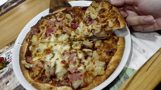 Pizza ngon, phục vụ nhanh