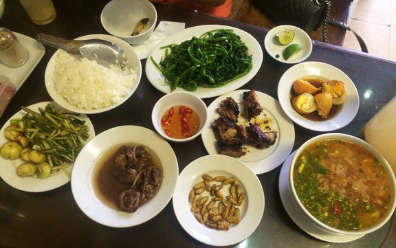 Cơm Bình Dân - 208 Trần Cung