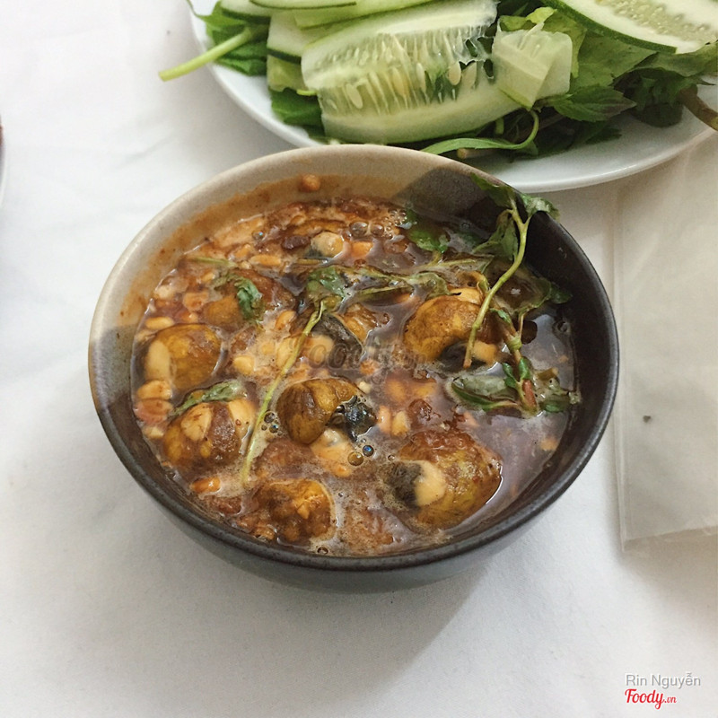 Trứng cút lộn xào me