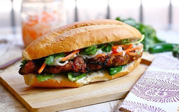 Uyên - Bánh Mì Thịt Nướng