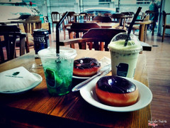 
mojito + donut + ko biết tên ^^
