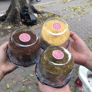 Bên này mới làm thêm bánh LeTAO cheese cake đang nổi tiếng bây giờ vừa ngon vừa thơm, ăn không bị ngọt cũng ko bị ngấy luôn . Giá lại mềm chỉ 50k size 8cm và 250k size to 16cm ấy