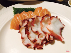 sashimi bạch tuộc - cá hồi