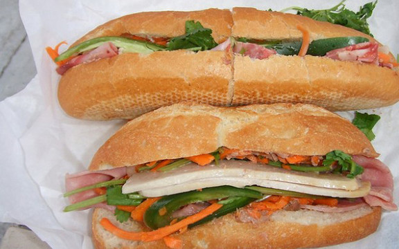 Bánh Mì Thịt Nguội & Xíu Mại