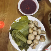 Cà pháo và dưa chua rất vừa miệng