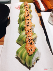 sushi bơ sốt trứng tôm