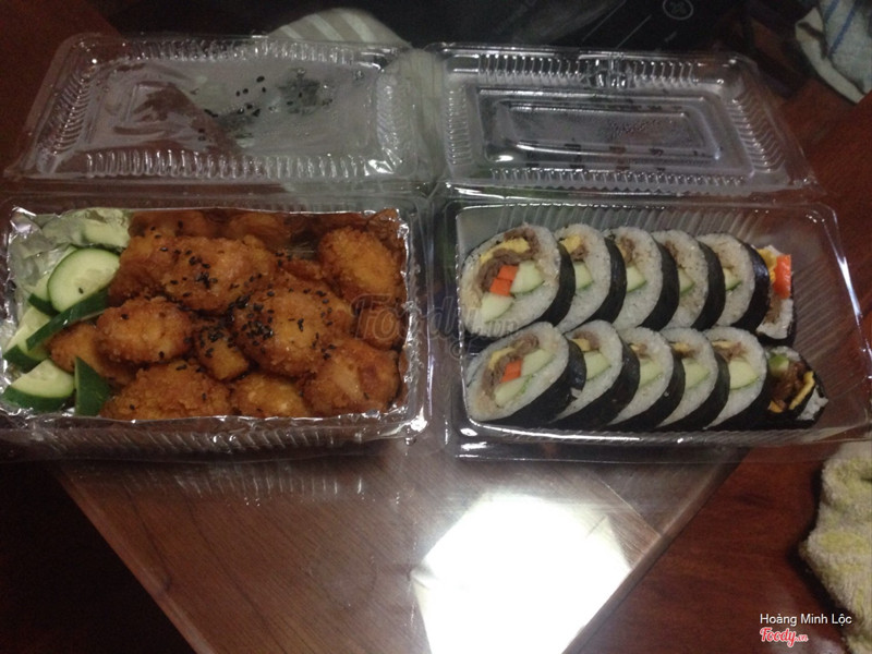 Gà sốt chua ngọt và kimpap bò