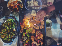 PARTY/ BBQ - đầy đủ bộ dụng cụ hỗ trợ nướng ( bếp, than, gia vị ướp nướng, gắp ), setup vị trí chỗ ngồi, hỗ trợ mua nguyên liệu giùm - 100k/ lần sử dụng