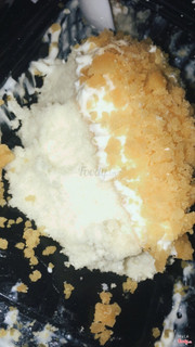 Bánh này ngon quá. Kem phomai vừa, không ngọt, trứng muối k tanh, bánh xốp mềm, chà bông hợp với bánh. Nói chung là 9/10. Thêm nhiều kem phomai nữa thì rất tuyệt. 