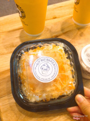 Bông lan trứng muối sốt phomai lạnh