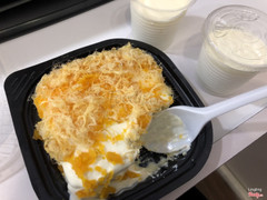 Bánh ngon xuất sắc luôn ý, ổ bánh thì mền mịn còn cái phô mai lạnh ôi thôi xỉu luôn, đang trong chế độ ăn kiêng nhưng vẫn quất hết 1 cái vs 2 ly sữa chua🤣