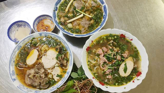 Cô Hồng Bún Bò