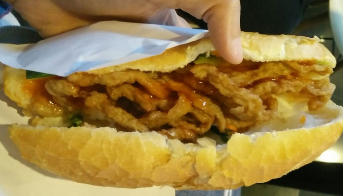 Bánh Mì Chả Cá Sợi