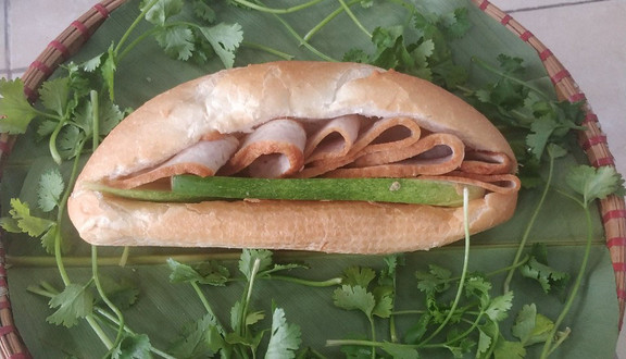 Cô Biên - Bún Đậu Mẹt & Bánh Mì 