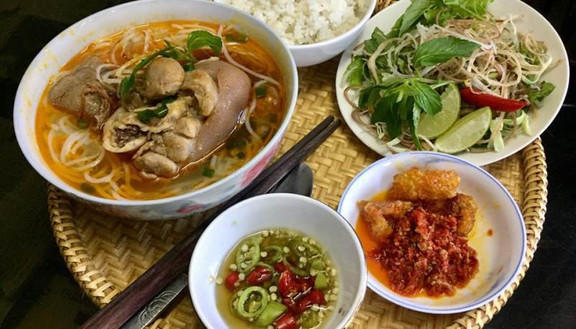 Út My - Bún Bò Giò Heo - Trung Văn