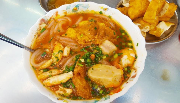 Bánh Canh O Hoa - Cầu Gia Hội - Lê Minh