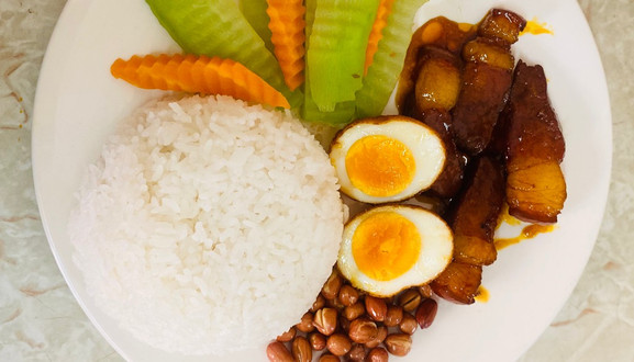 Cơm Văn Phòng Cô Quyên - Hoàng Cầu