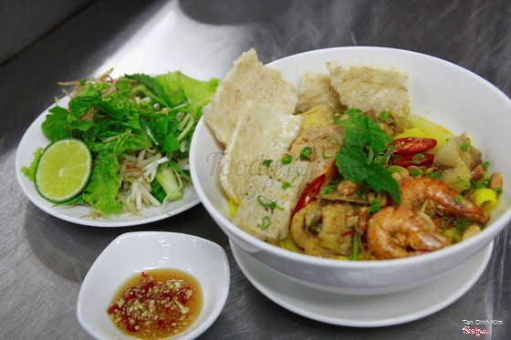 Món mì quảng tại buổi nấu ăn Hướng Nghiệp Á Âu