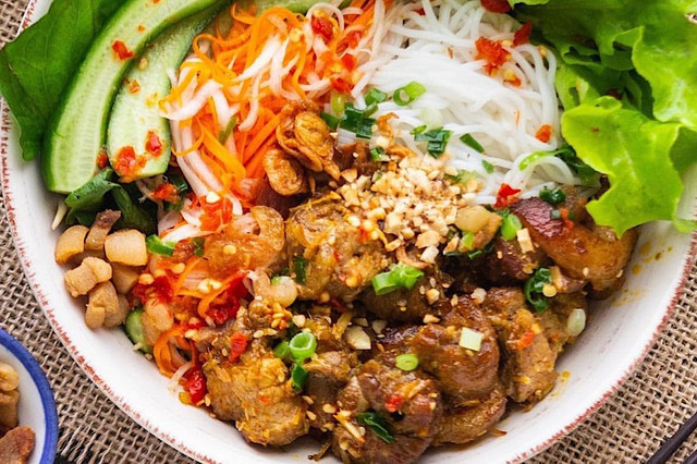 Ăn Vặt Cô Ba - Bún Thịt Nướng & Nem Nướng Nha Trang