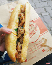 Bánh mì gà nướng mật ong