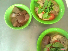 2 bún riêu thường và 1 tô huyết nhỏ thêm