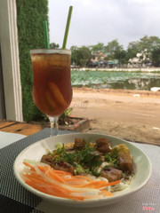 Trà đào + bột gạo chiên