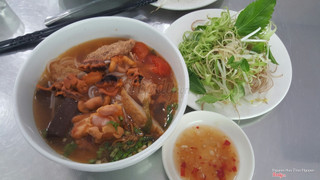 Bún riêu (riêu cua mực, vè mực (dè mực), giò heo, huyết, chả cá thu