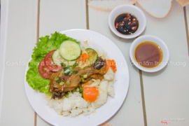 Đùi gà chiên mắm