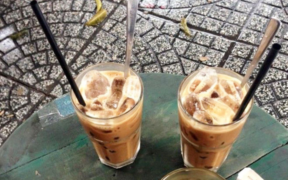 Bốn Mùa - Coffee & Sinh Tố