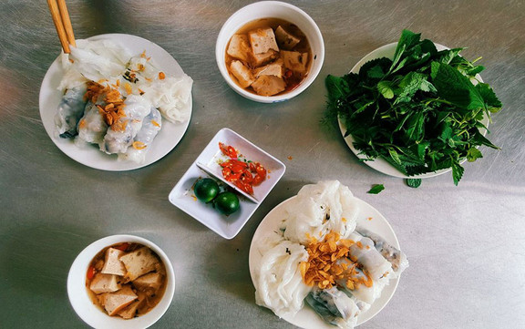 Cô Lan - Bánh Cuốn Thanh Trì