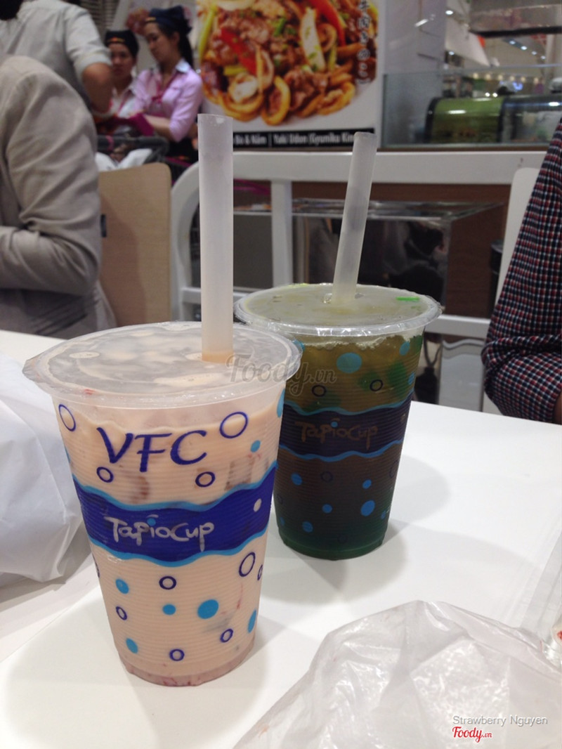 Trà sữa dâu nha đam tươi + hồng trà kiwi thạch trà xanh = 48k 