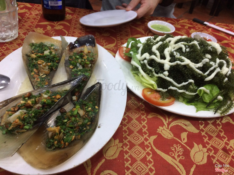 cồi mai nướng và salad rong biển