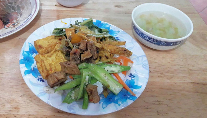 Cơm Trưa 42