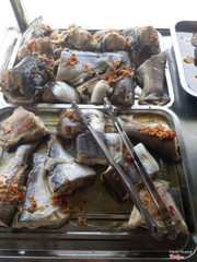 Cá canh chua đồng giá 25k.Canh chua đầu cá lóc dao động từ 40-60k do đầu to