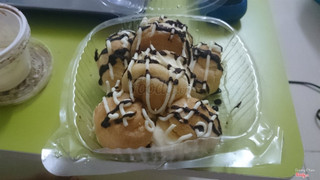 bánh su mua về nhà ăn :D