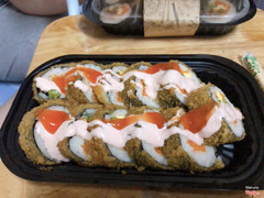Kimbap cuốn chặt tay, vỏ chiên mỏng, ship đến nơi vẫn còn nóng hổi. Lsau sẽ tiếp tục ủng hộ quán, mong quán phát huy nhé