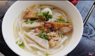 Bánh canh Rất ngon, chả cá thơm 