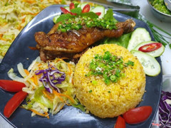 Cơm chiên đùi gà xối mỡ