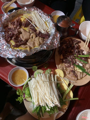Tùng Quẩy Nướng Lẩu Cửa Đông: Menu và Giá Cả (Cập nhật mới nhất)