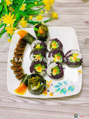 Rong cuộn sushi v&#224; cuộn  b&#225;nh xo&#224;i