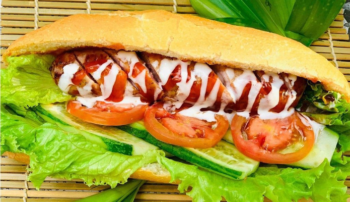 Hotdog Leo - Bánh Mì Xúc Xích Đức