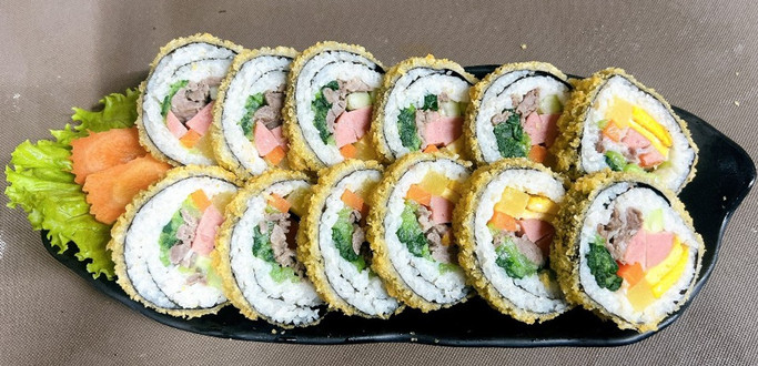 Bà Tân Ngọt Ngào - Sushi, Cơm Chiên & Gà Lắc - Hồ Hòa