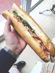 Bánh mì thịt gà xé nước tương 19k