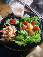 Salad trứng gà xé