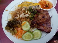 Sườn+bì+chả mà chỉ có 20k