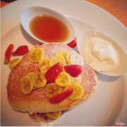 ricotta pancake with strawberry and bananas