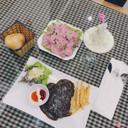 Beefsteak bò tiêu đen + salad dâu tằm