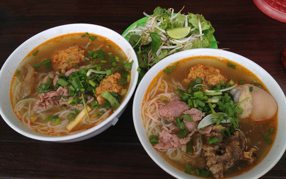 Bún & Mì Quảng - Phùng Tá Chu