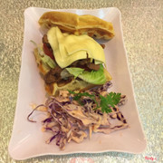 Waffle sandwich beef (phomai gọi thêm)